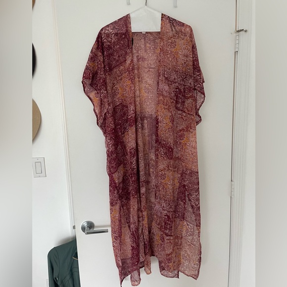 BCBG Women’s kimono, semi sheer - Picture 1 of 3